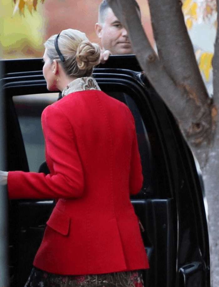 伊万卡变身"空姐", 太美太美连背影都美!