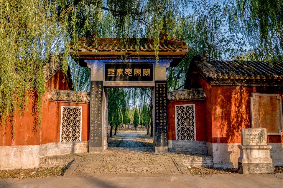 河北省邯郸市磁县城南5公里107国道路西刘庄村东路南的兰陵王墓,这里