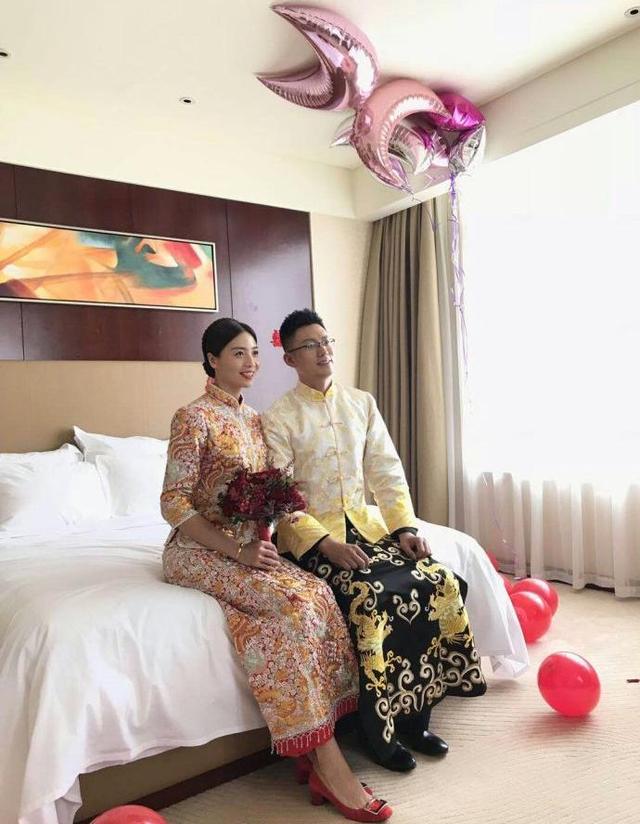 魏秋月的婚礼浪漫温馨!中国女排陪打教练袁灵犀,抱得美人归