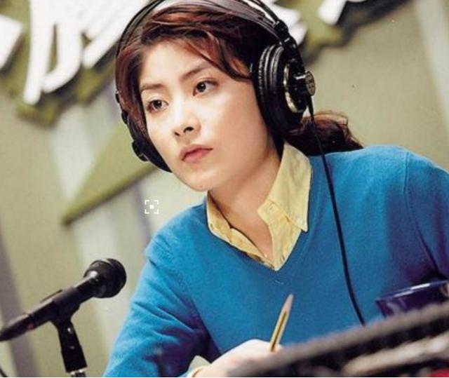 出道23年零绯闻,身家百亿,向华强都不敢惹她,只因他叔是陈慧敏