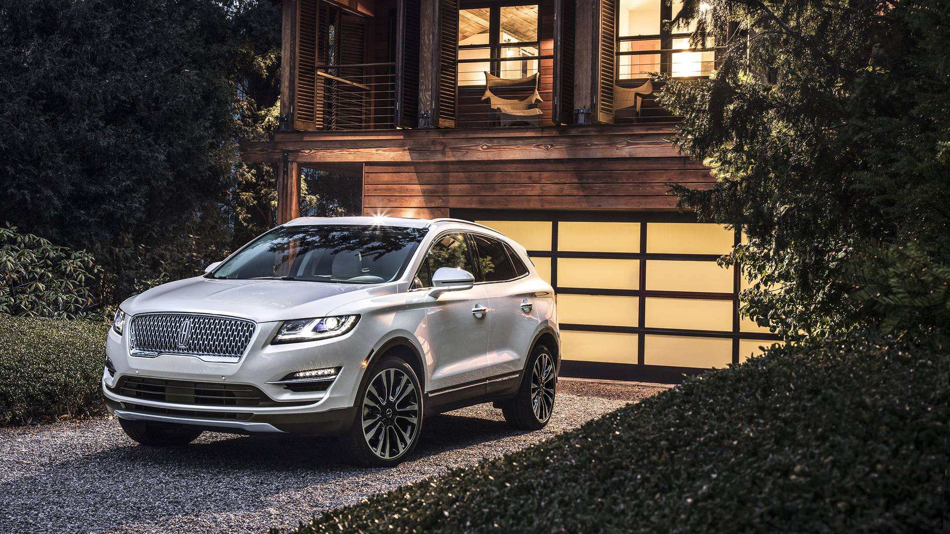 林肯发布2019款mkc 前脸采用最新家族设计 动力配置不变