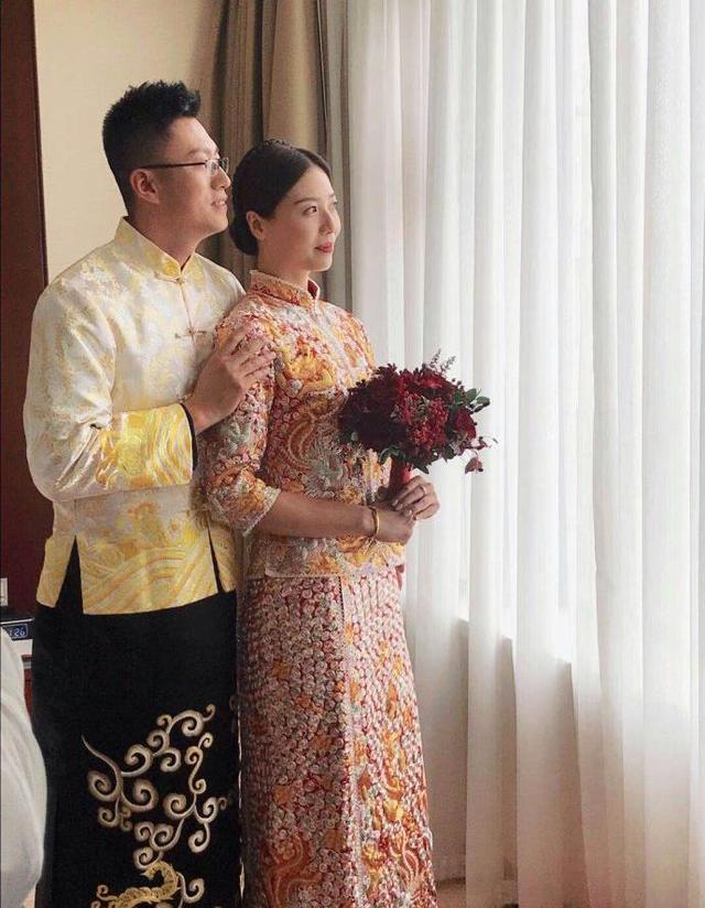 魏秋月的婚礼浪漫温馨!中国女排陪打教练袁灵犀,抱得美人归