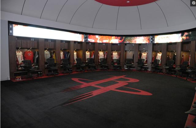 nba球队更衣室啥样?小牛如宫殿马刺如澡堂,湖人主客场一样!