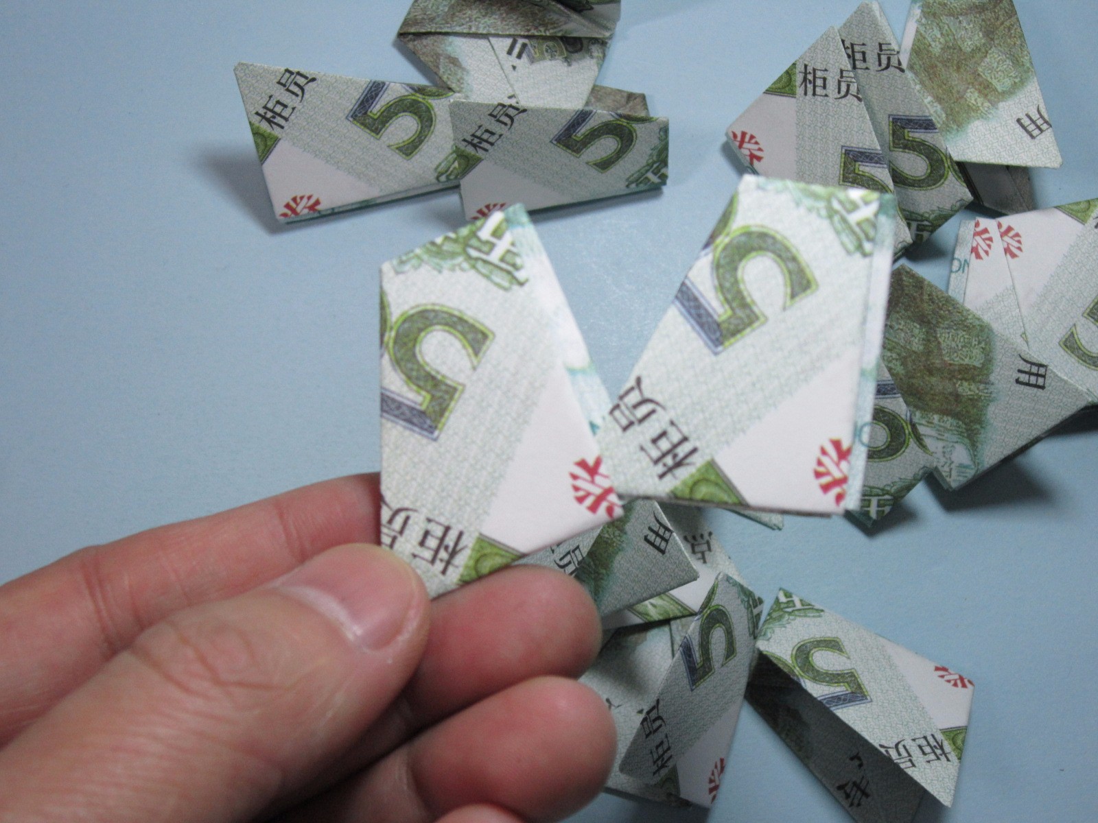 用钱折纸花 人民币折财源滚滚详细图解|折痕|三角|人民币_新浪新闻