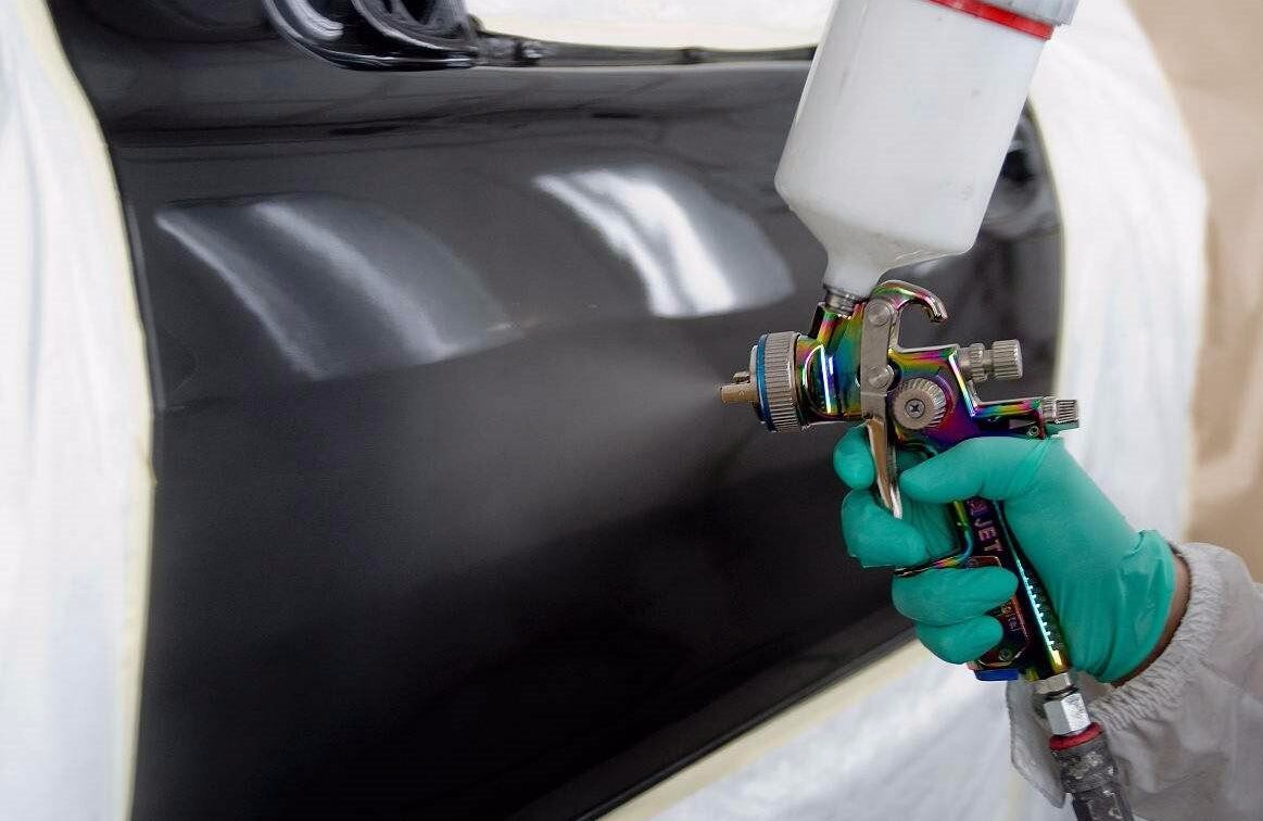 当然,喷漆时工人对喷涂的板件的角度和喷枪速度都是会影响最终的效果