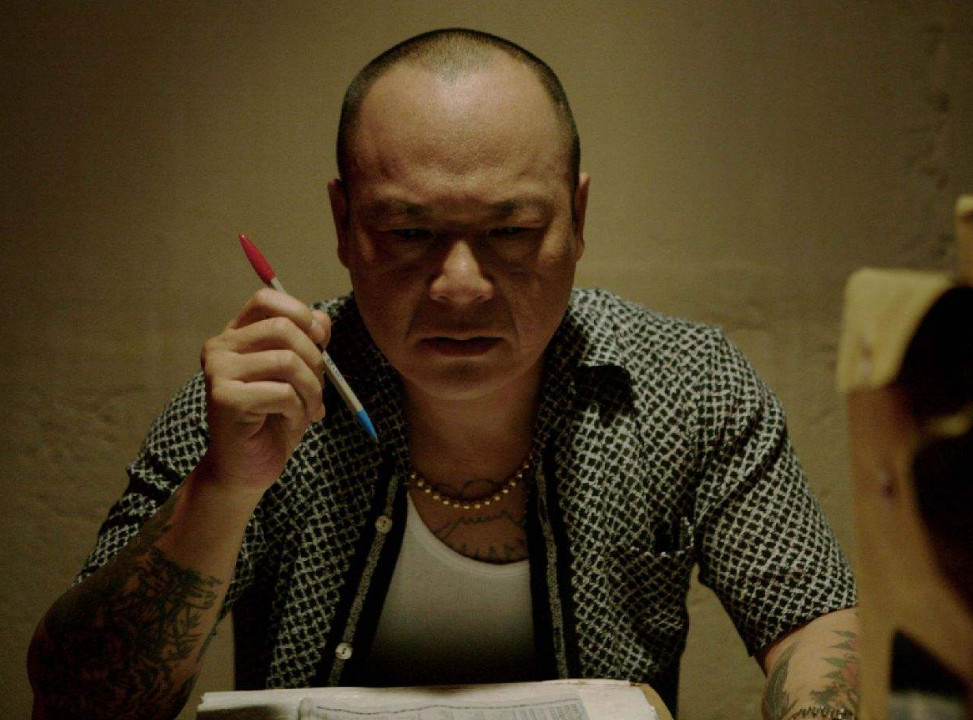 他凭借《古惑仔》走红,金盆洗手之后,开着800万豪车去卖唱!