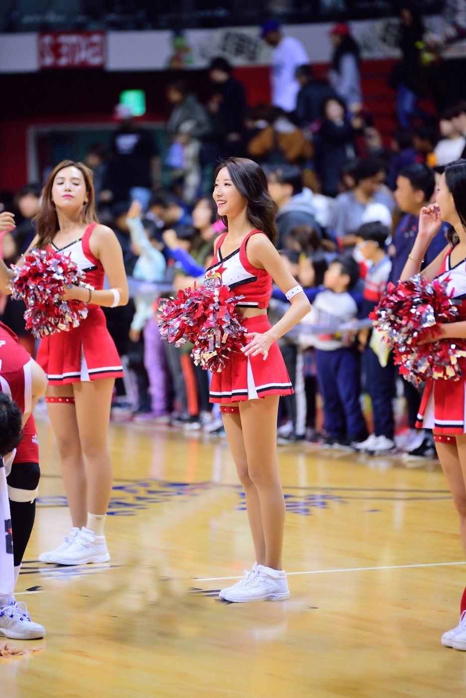 运动会上活力青春的啦啦队美女小宝贝