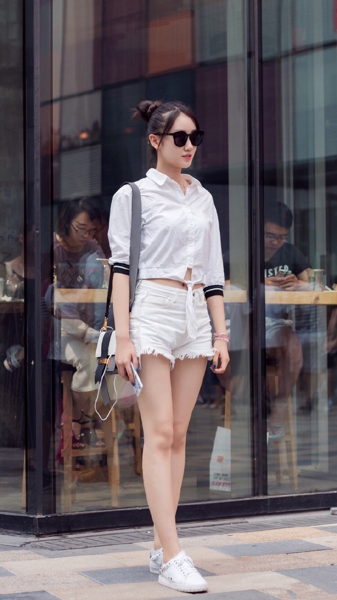 重庆街拍高颜值大长腿美女全是模特级的女神