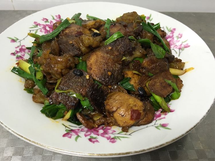 蒜苗苕皮回锅肉的家常做法,好吃