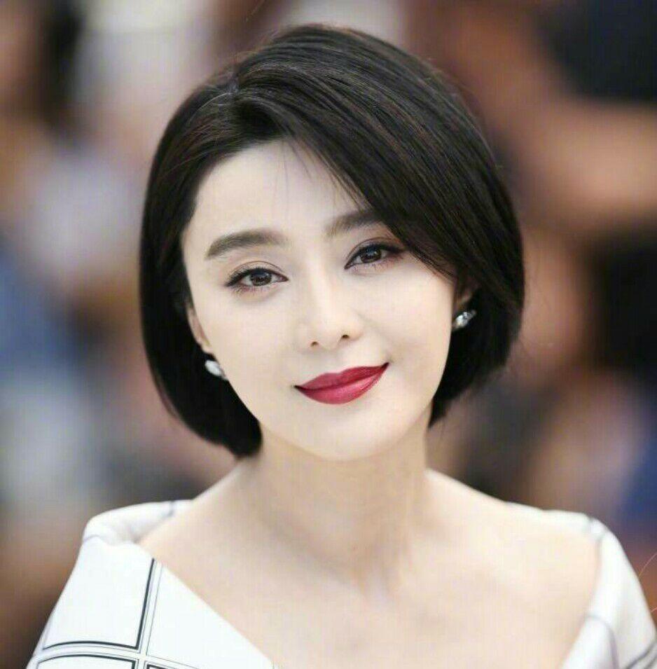 范冰冰的颜值不用说,长发的她女神范儿十足,看起来很是甜美.