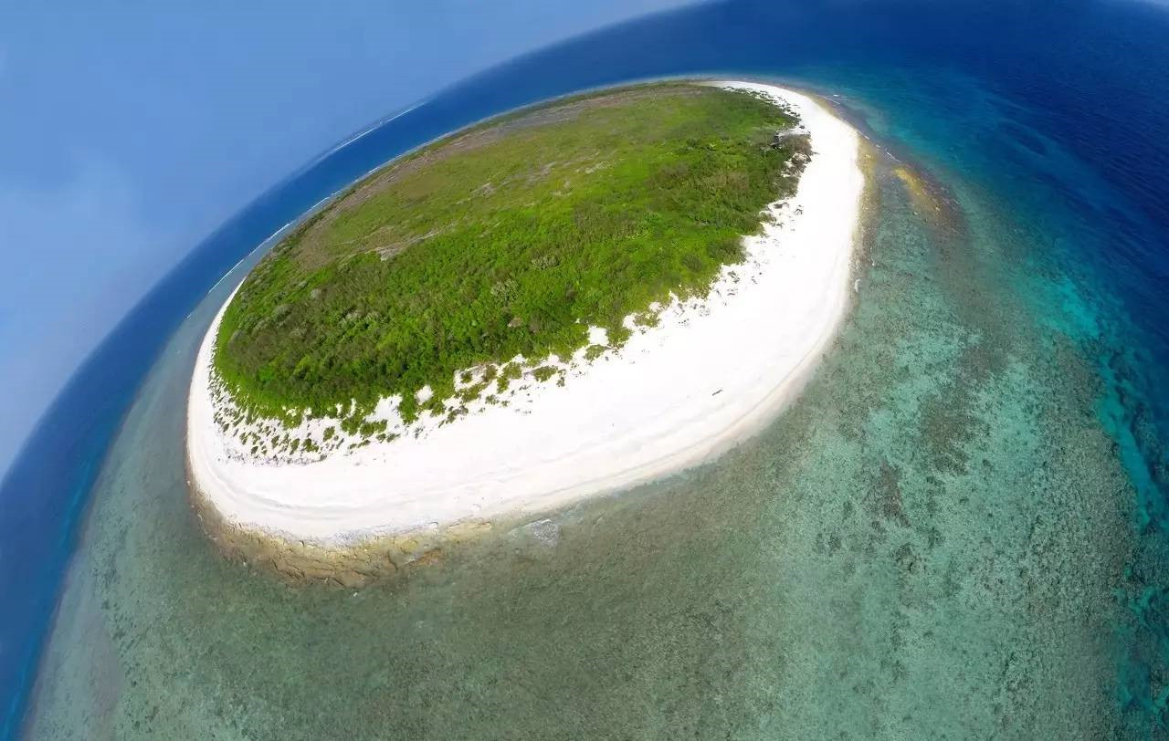 群岛,这里是不允许外国人进入的,每年都有上万的中国游客到这里来旅游