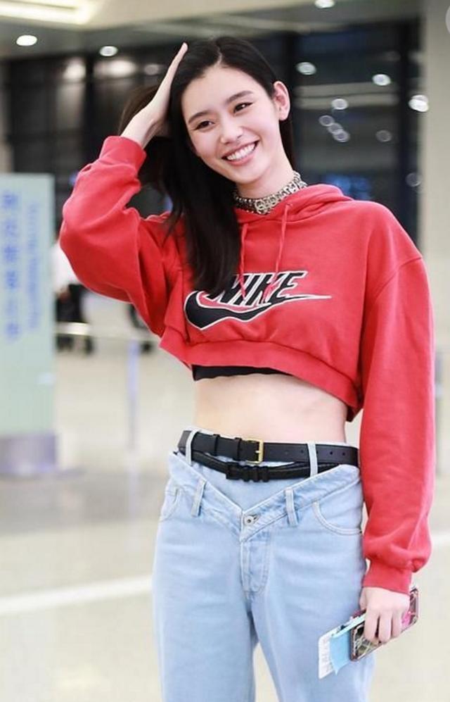 何穗奚梦瑶的腿长到什么程度? 网友看了对比照: 替主持人捏一把汗