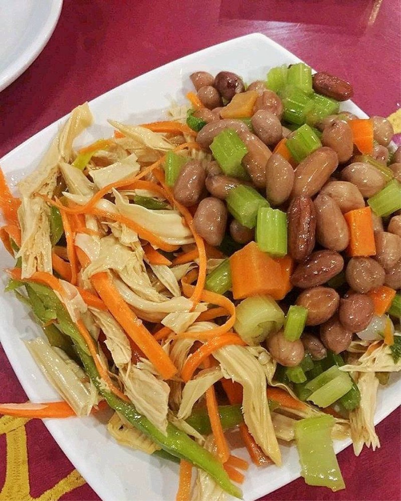 腐竹花生拼盘,这一碗大家都没吃,最后打包带到了公司去吃,感觉这一顿