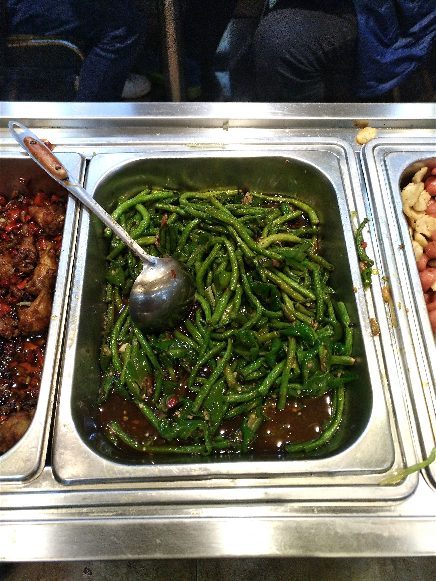 20元管饱的自助餐你吃过没?有荤有素,人人都可以吃的很好