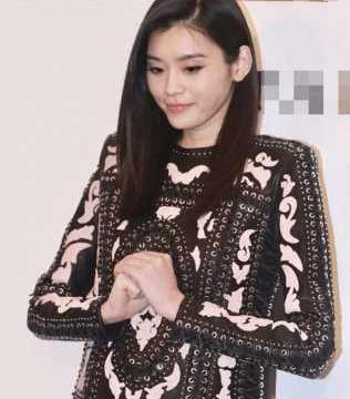 奚梦瑶摔跤后亮相 直言不想再回应