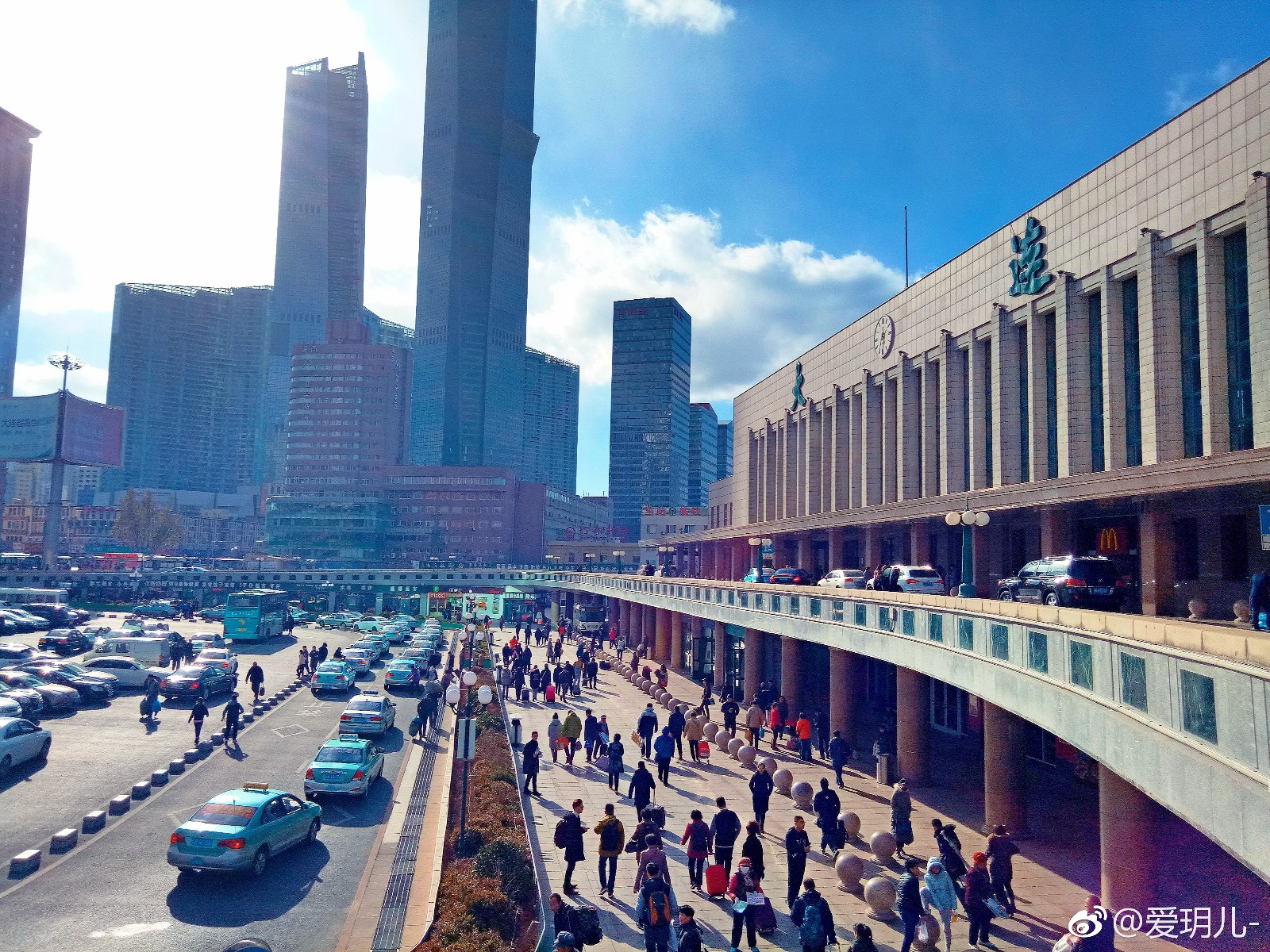 大连,是一个令人向往的城市,大连火车站附近的建筑,大都市的美