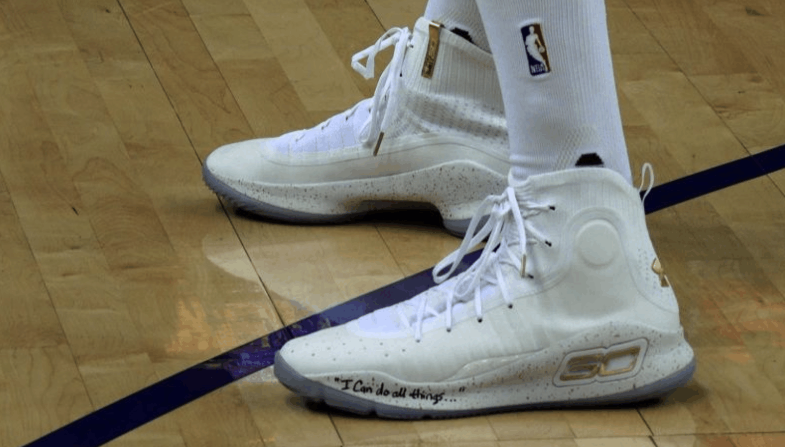 美如画的curry 4总冠军白金配色即将发售