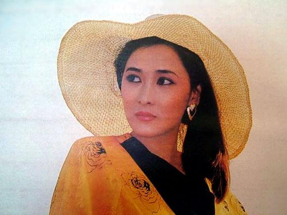 麦文燕是那个年代里长得非常洋气的女星,因为她有四分之一的外国血统