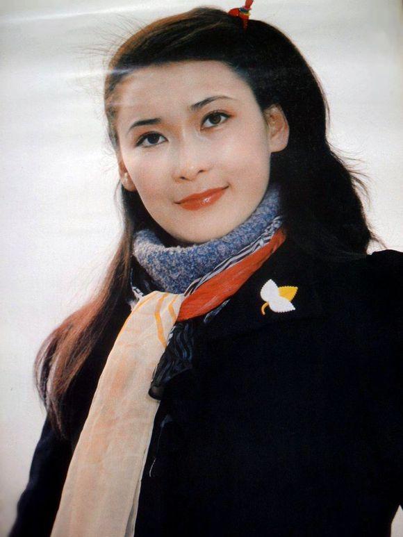 她不红只因太美芙蓉镇中艳压刘晓庆因大尺度片惹争议沉寂