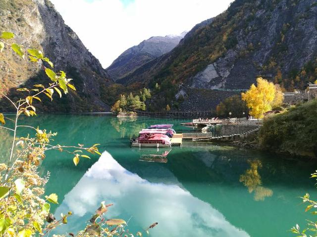 行走于叠溪松坪沟感受秋天之美