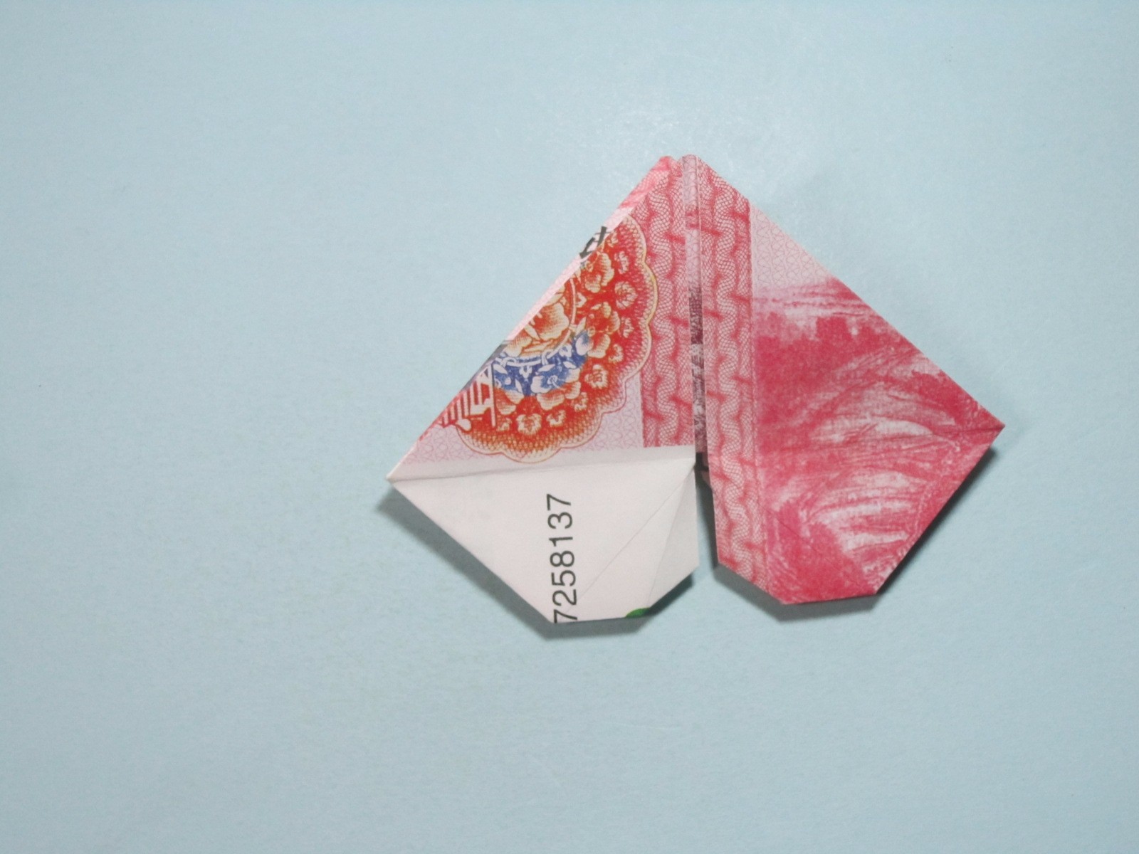 用人民币折纸爱心详细图解放在钱包里的爱心