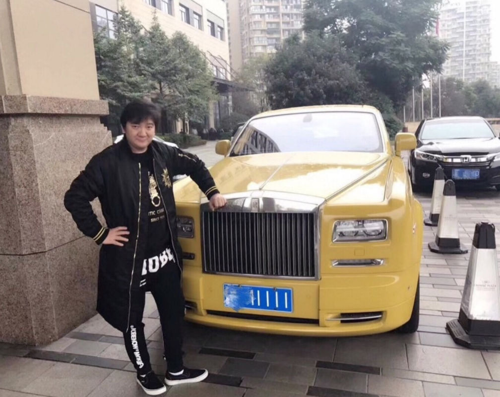 杨臣刚晒一千两百万劳斯莱斯颜色很霸气