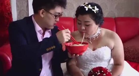 这么胖的新娘子终于嫁出去了 伴娘更胖!