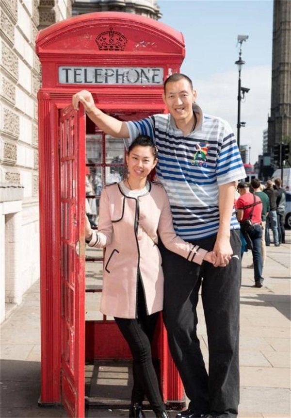 比姚明还高 第一巨人孙明明被妻子嫌弃:太大只,生活不方便!