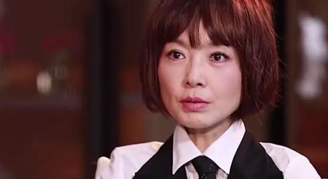 吴君如说一天用四张面膜鲁豫接话说面膜补水都是假的话题尴尬了