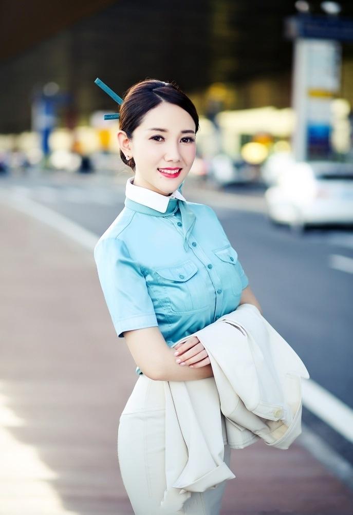 机场最靓丽的画面, 空姐整齐优雅的着装机场拍真美!