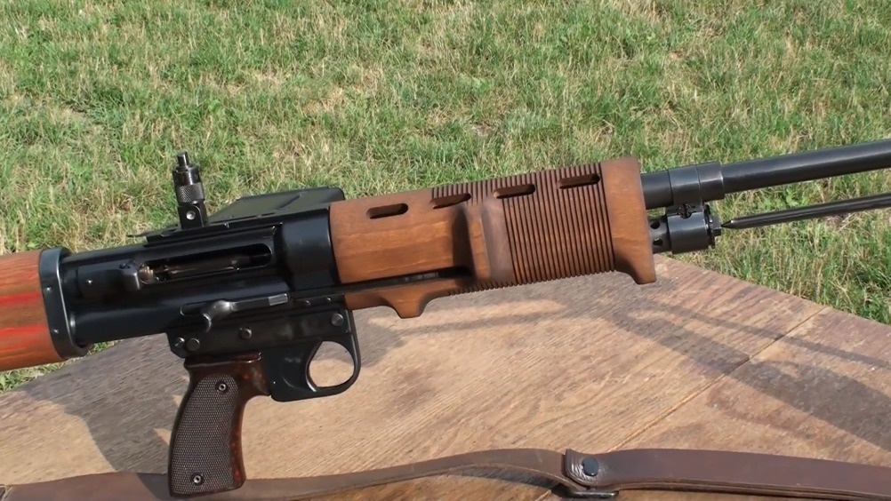 军事集结号 v影响力峰会 轻武器爱好者 fg42伞兵步枪是第二次世界大.