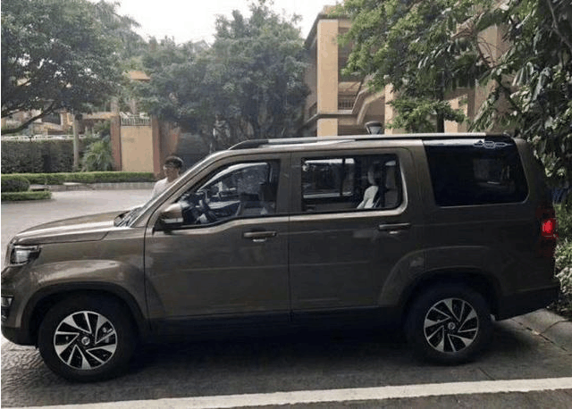 长安版路虎店,外形硬汉 7座suv仅售5万