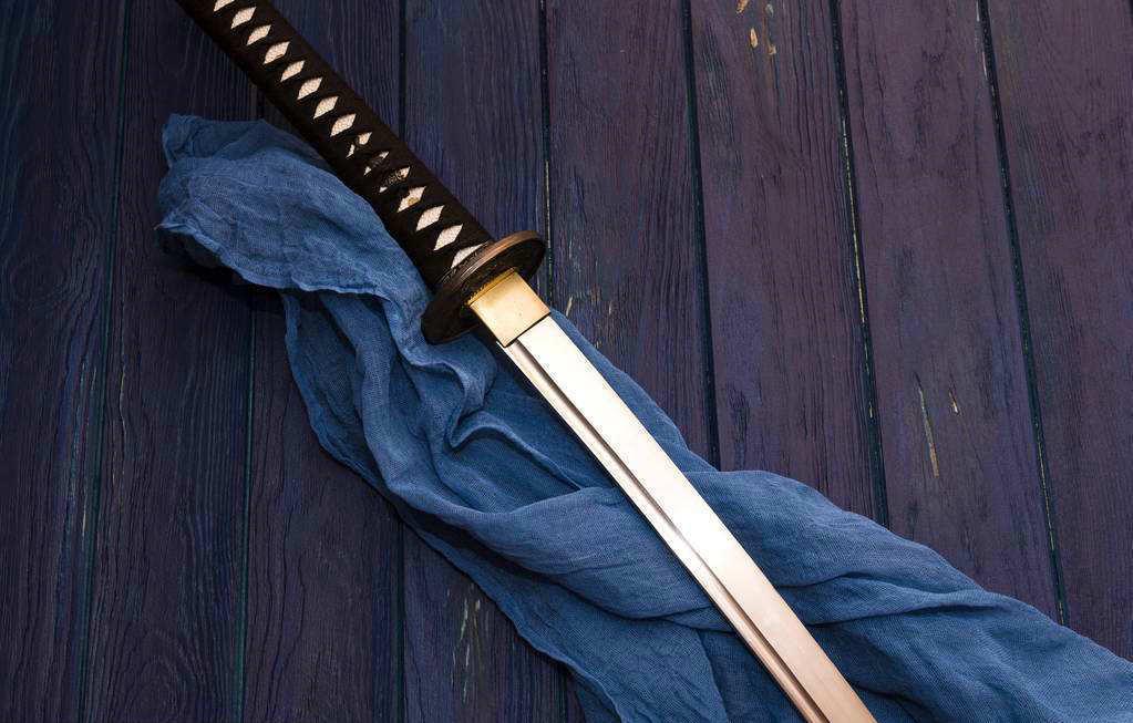 上海上港球迷会富含日本元素, 其一名为"神风"会旗为日本武士刀