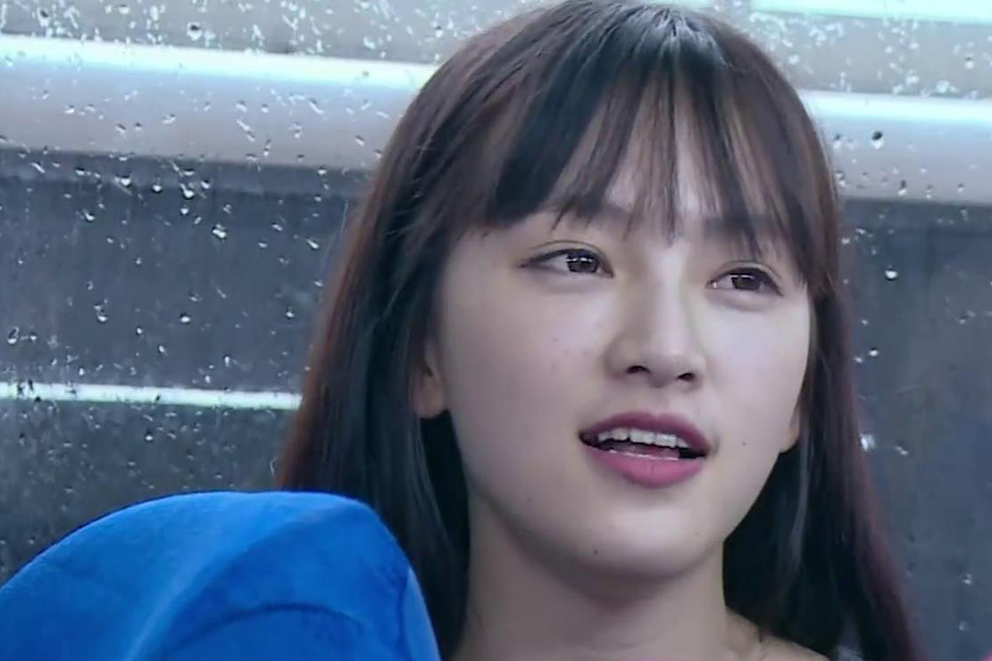 据说是武汉某大学的校花,人称"樱花女神"黄灿灿在没有露面《奔饱吧