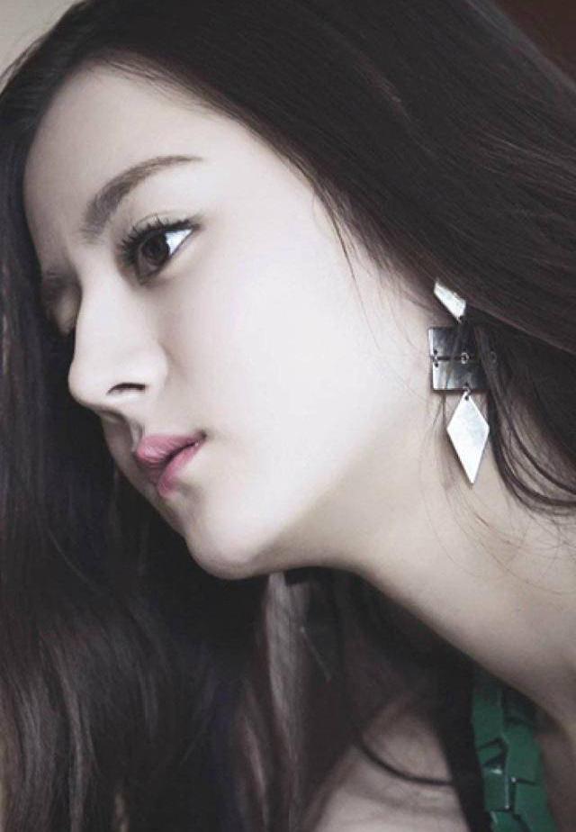 迪丽热巴美鼻抢镜美如画,女生鼻梁变高的化妆方法