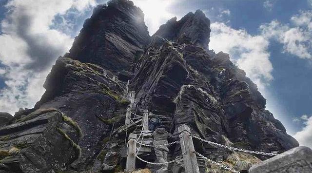 中国悬崖边上最危险的五大建筑,看着都双腿发软!