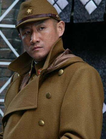 中国学历最高的演员,却被误认为日本人遭人恨,李幼斌就佩服他!