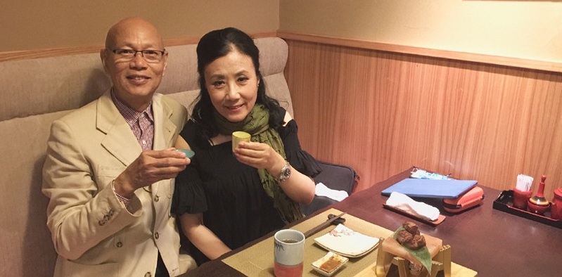 罗家英和妻子汪明荃近照曝光,70多岁的夫妻恩爱有加