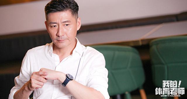 体育老师》热播,剧中张子健饰演赵玲,一个暗恋兄弟媳妇好多年的钻石