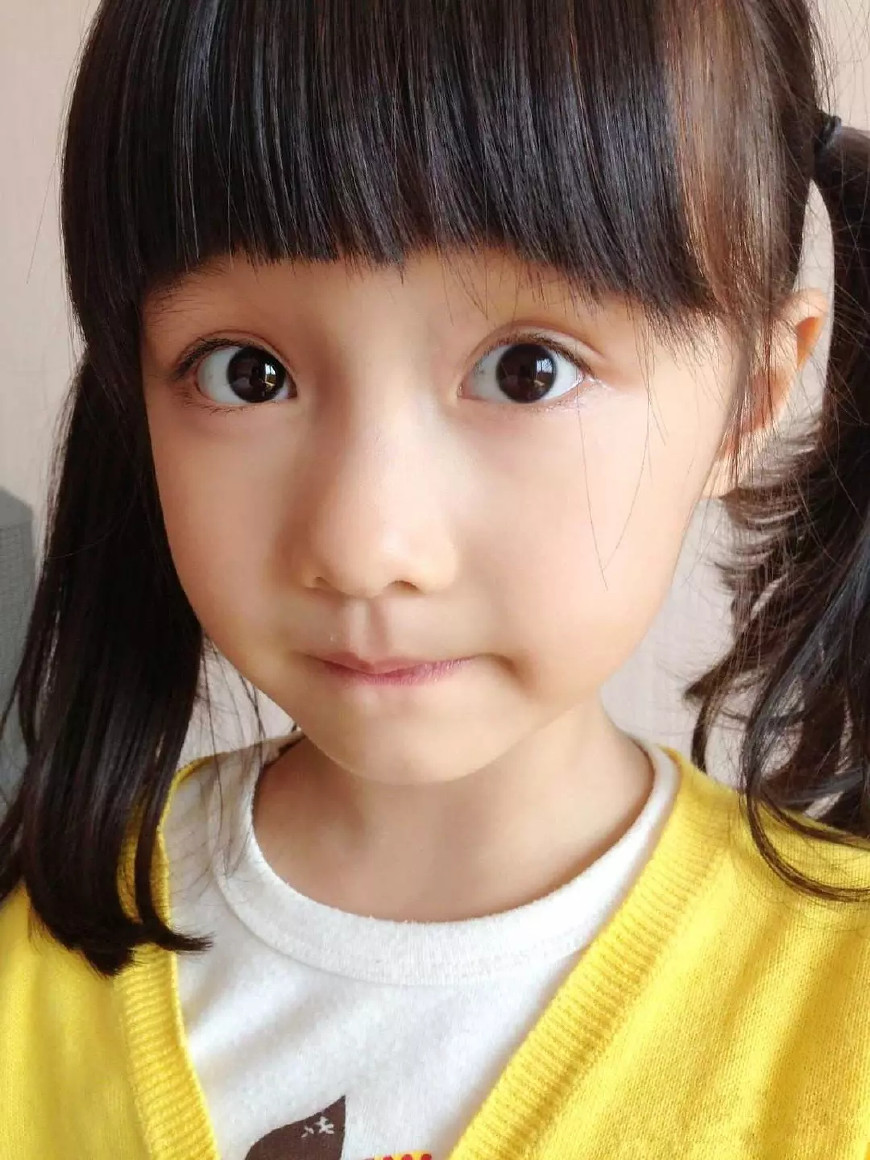 7岁参演电视剧《虎妈猫爸》,片中饰演兔妞罗茜茜,童星演技颜值都