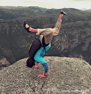 骚年花腔跳伞啊一个平胸的女生家里装修房子.