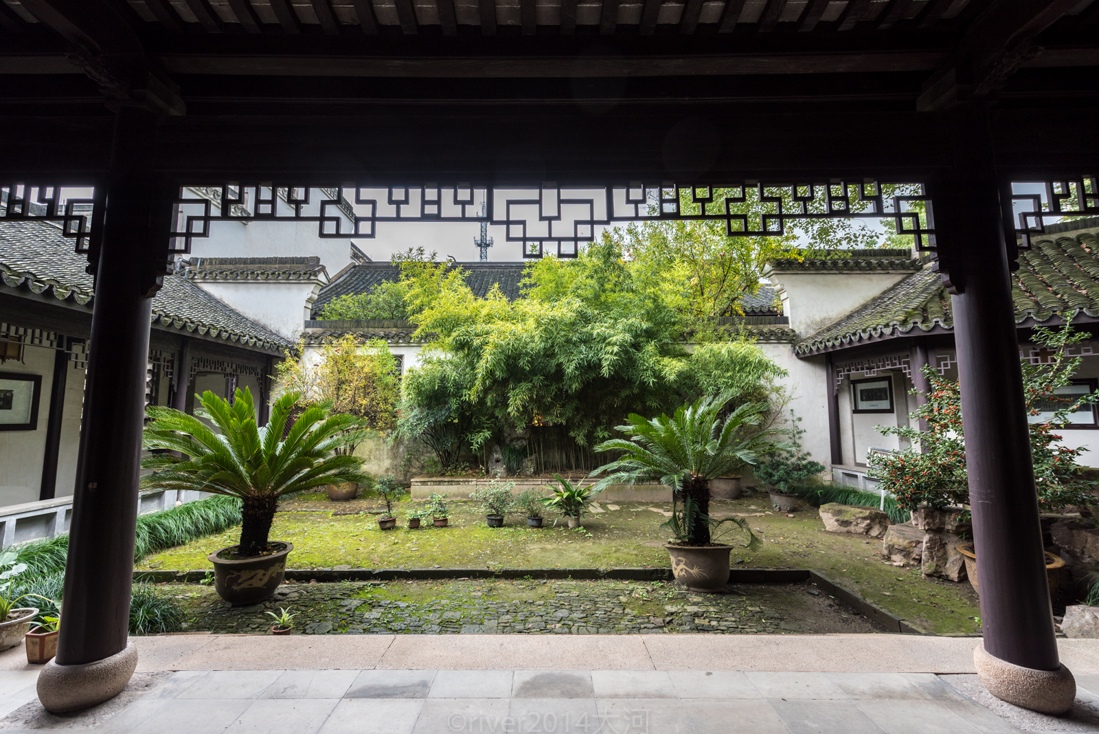 乾隆皇帝南巡时就在海宁陈家安澜园住过.