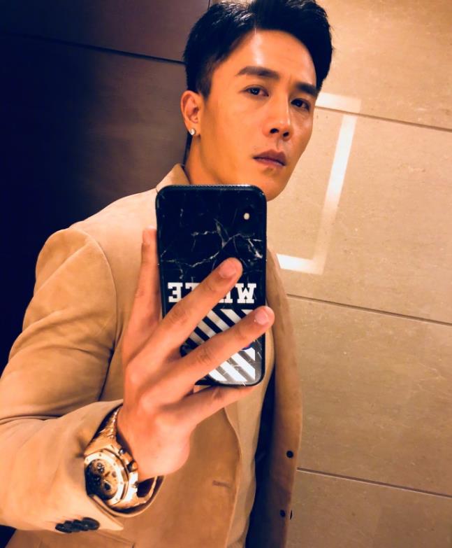 杜淳有味道的自拍是在厕所拍的?网友,就喜欢你身上的味道