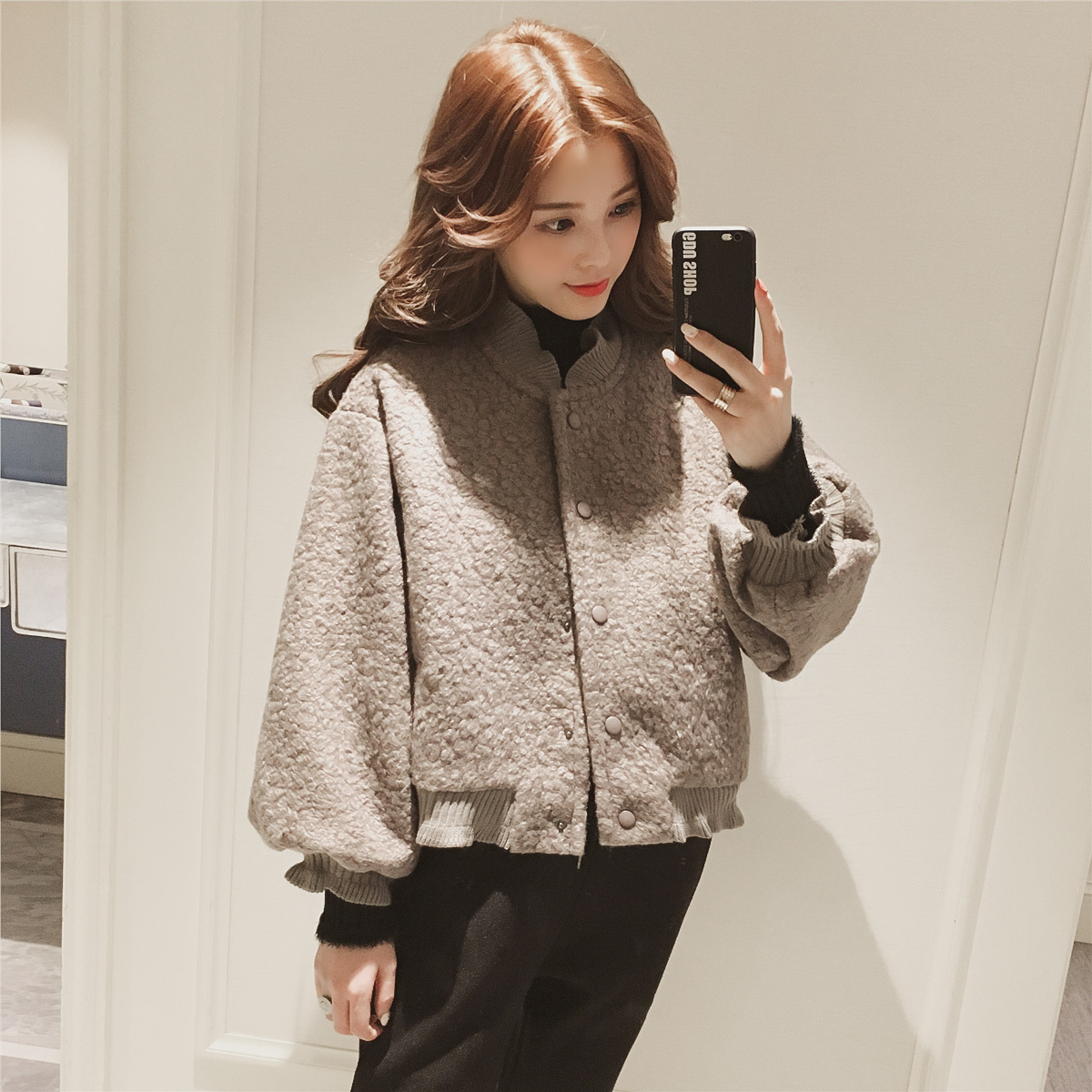 精巧干练的短款冬装外套,这样穿很显高瘦啊!