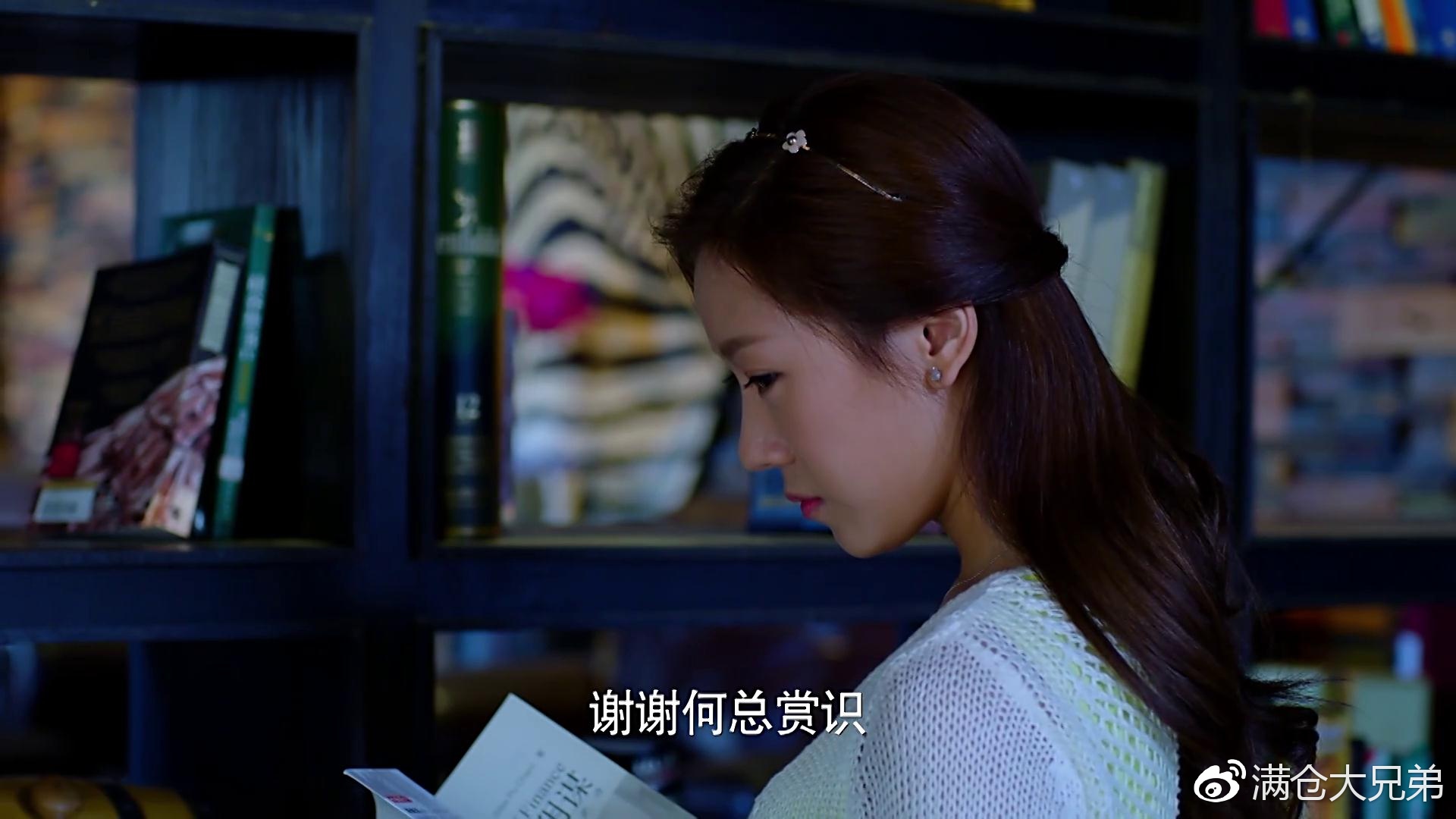 罗伊人又看新书了!《猎场》的官方剧透都在她的书单上