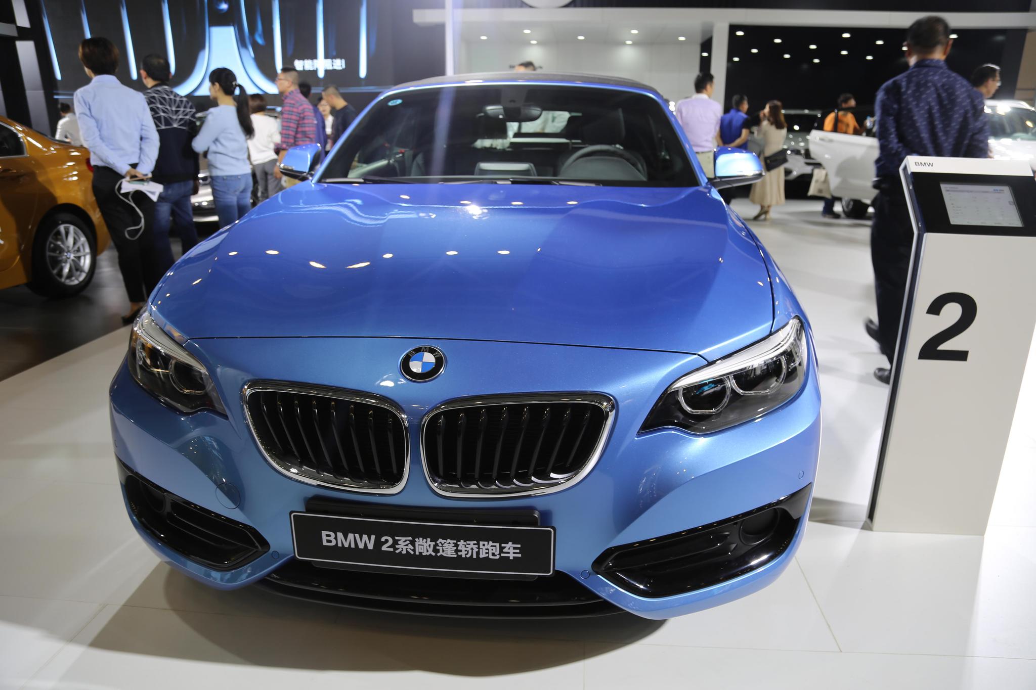 宝马bmw 2系敞篷轿跑车,40万级别时尚座驾,车展实拍!