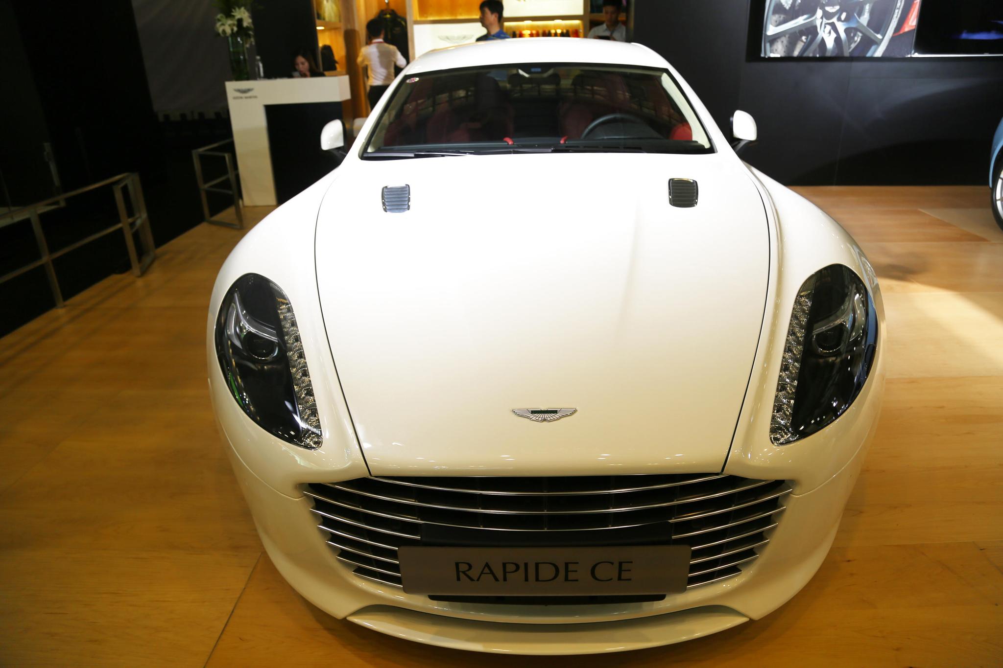 300万:兰博基尼Huracan、阿斯顿马丁Rapide、讴歌NSX,你选谁