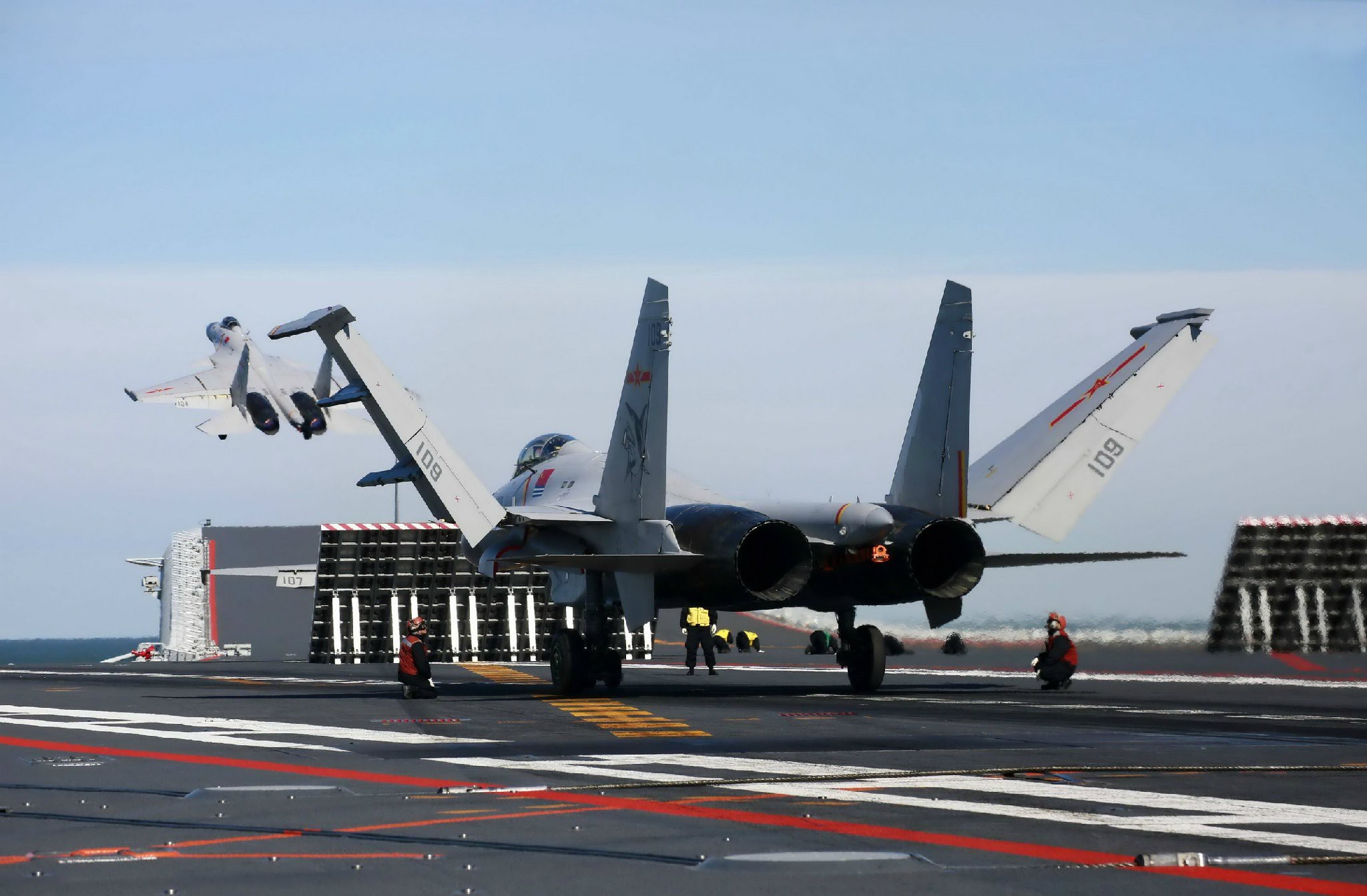 中国海军辽宁航母作战群已经初具战斗力 并取得突破第一岛链成就