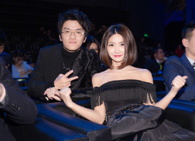 miss晒和若风合影,网友表示你们居然在这种场合秀恩爱!