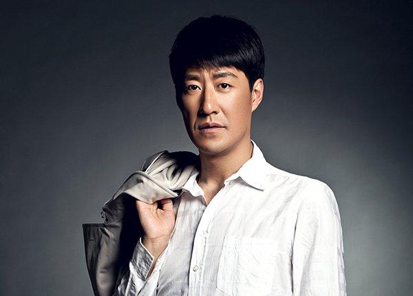 于震,1975年5月10日出生于北京,中国内地男演员.